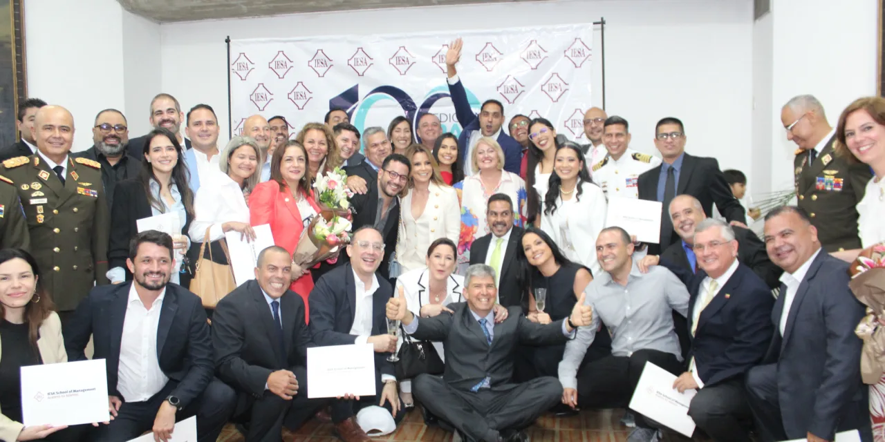 56 profesionales egresados del PAG 100, nuevos líderes responsables IESAalumni