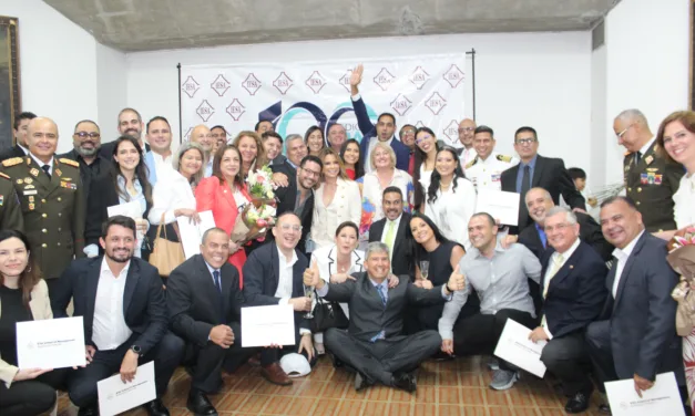56 profesionales egresados del PAG 100, nuevos líderes responsables IESAalumni